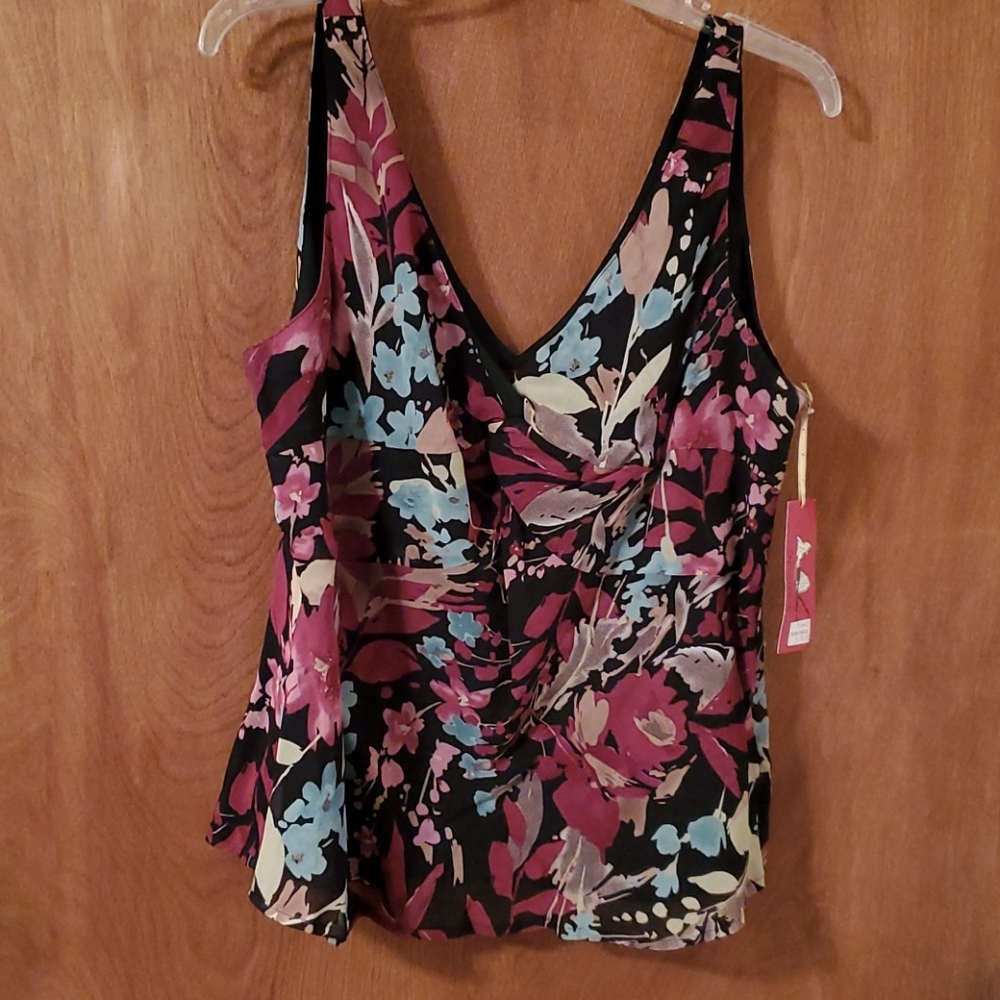 Flowered sleeveless blouse